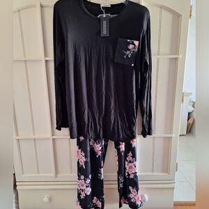 Eishopeer Elegant Black and Pink Floral Pajama Set